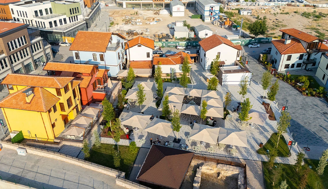 Suriçi Avlu